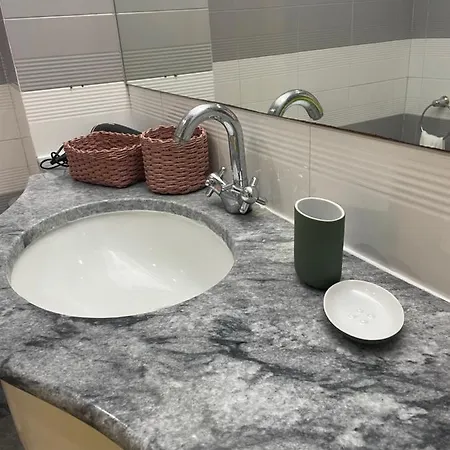 Apartment Spacious And Comfortable 2bed 2 Bath Near Airport And Citycenter *
