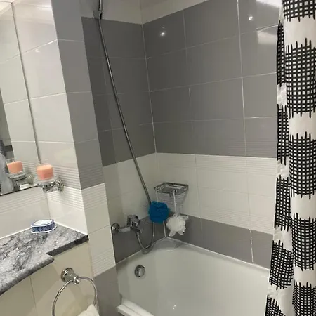 Apartment Spacious And Comfortable 2bed 2 Bath Near Airport And Citycenter Lisbon