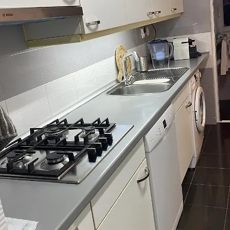 Spacious And Comfortable 2bed 2 Bath Near Airport And Citycenter Apartamento Lisboa