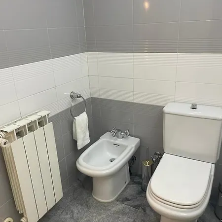 Spacious And Comfortable 2bed 2 Bath Near Airport And Citycenter Apartment Lisbon