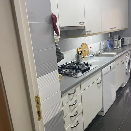 Apartment Spacious And Comfortable 2bed 2 Bath Near Airport And Citycenter Lisbon