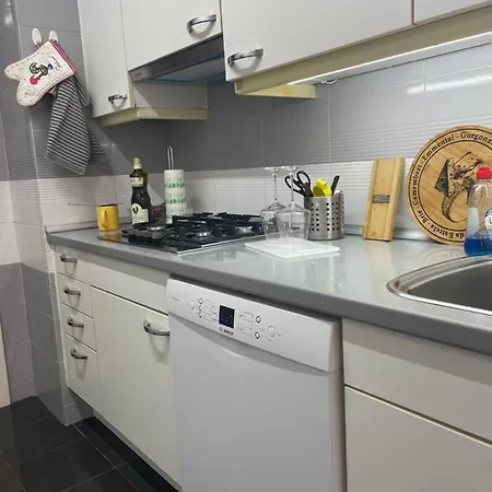 Spacious And Comfortable 2bed 2 Bath Near Airport And Citycenter Διαμέρισμα