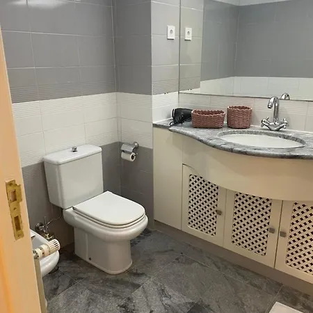 Spacious And Comfortable 2bed 2 Bath Near Airport And Citycenter Διαμέρισμα