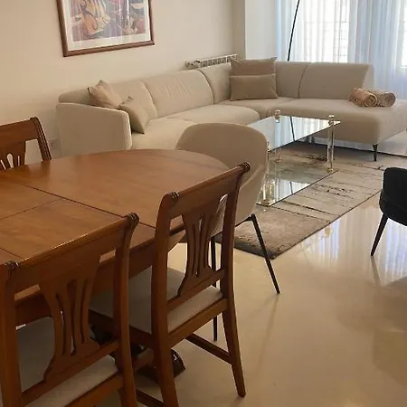 Spacious And Comfortable 2bed 2 Bath Near Airport And Citycenter Διαμέρισμα